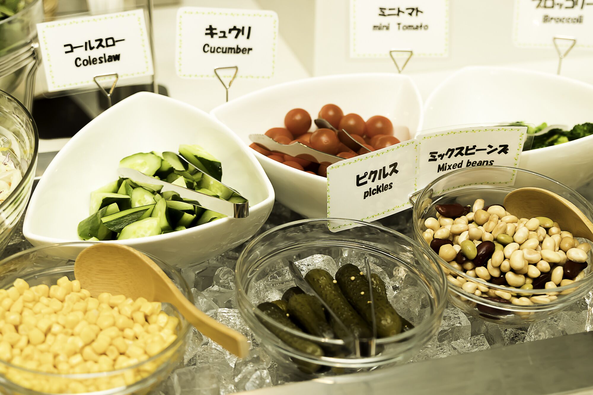 매일 뷔페 아침 식사 유료