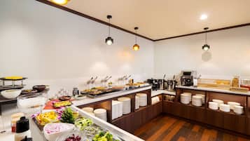 Desayuno buffet diario (JPY 1650 por persona)