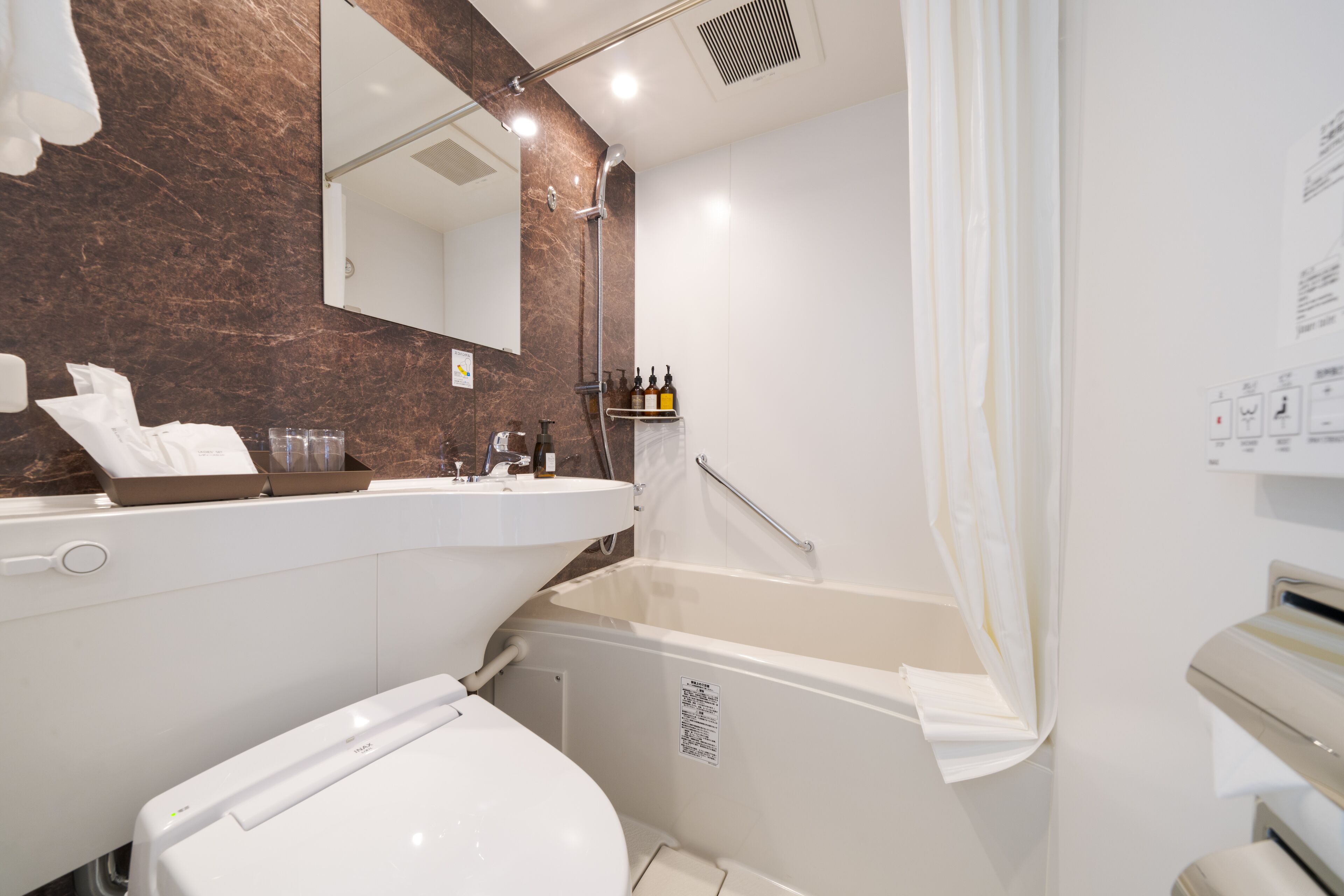 combined shower/bathtub, free toiletries, hair dryer, slippers