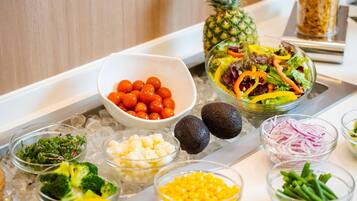Daily buffet breakfast (JPY 1650 per person)