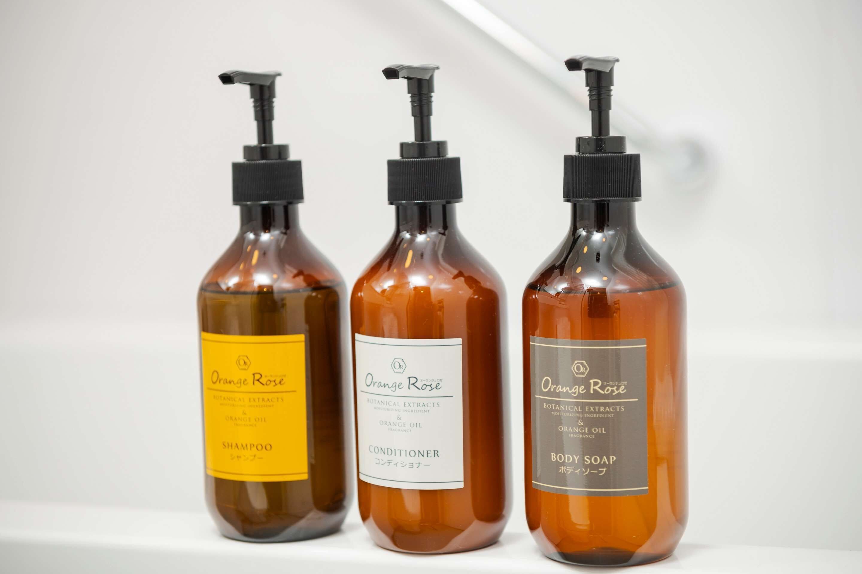 combined shower/bathtub, free toiletries, hair dryer, slippers