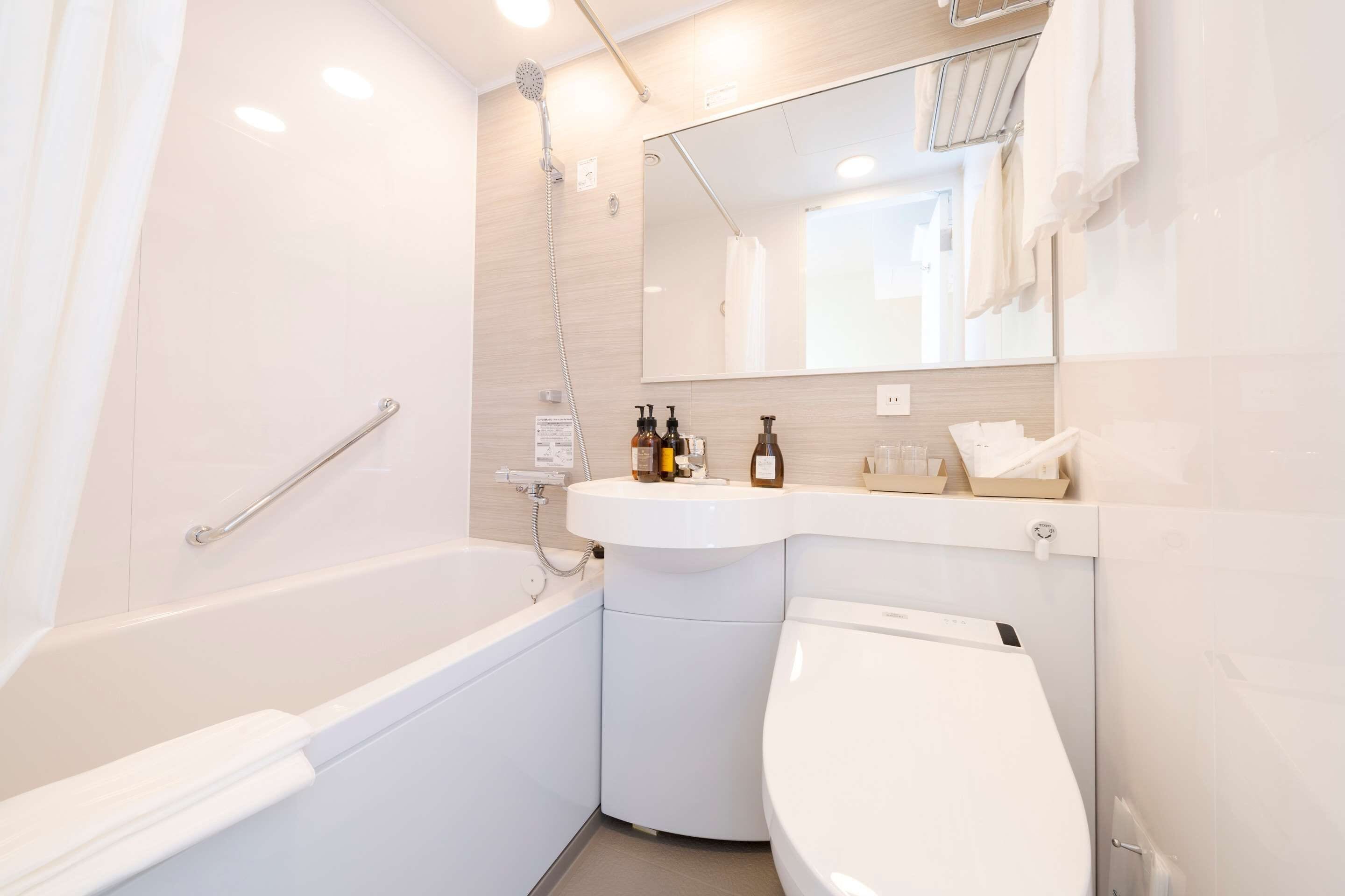 combined shower/bathtub, free toiletries, hair dryer, slippers