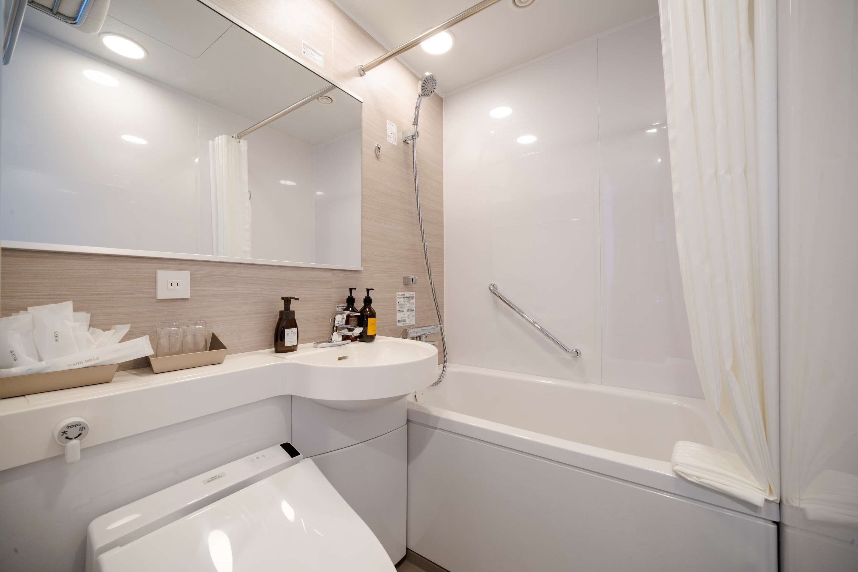 combined shower/bathtub, free toiletries, hair dryer, slippers