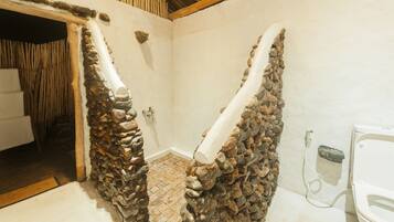 Hårføner, håndklær og sjampo