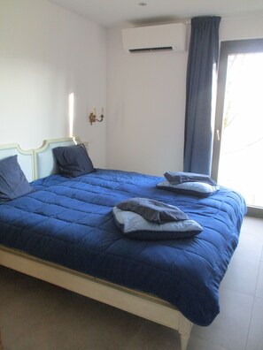 2 bedrooms, iron/ironing board, travel cot, free WiFi