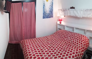 2 slaapkamers, een strijkplank/strijkijzer