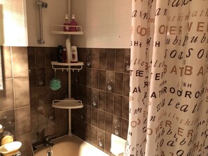 Baignoire, sĂšche-cheveux