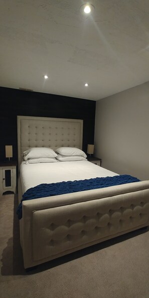 2 bedrooms, iron/ironing board, free WiFi, bed sheets - BYU AND UVU , CLEAN, QUIET, GREAT FOR COUPLES (Orem)