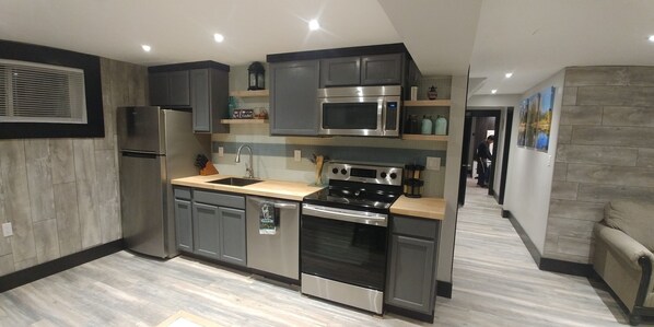 Fridge, microwave, oven, stovetop - BYU AND UVU , CLEAN, QUIET, GREAT FOR COUPLES (Orem)