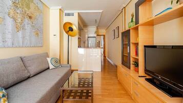 Una Smart TV, libros