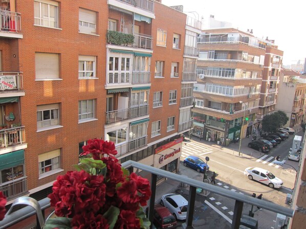 Property grounds - Apartment: Close to everything and very comfortable (Madrid)