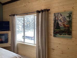 2 bedrooms, iron/ironing board, travel crib, internet - NEW and Stylish Cabin, designed for your Comfort!  Private Hot Tub, and More! (Island Park)