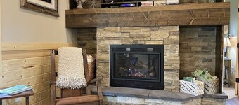NEW and Stylish Cabin, designed for your Comfort!  Private Hot Tub, and More!