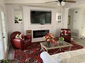 Smart TV, fireplace - Elegant & beautiful vacation home near Disneyland (Fullerton)