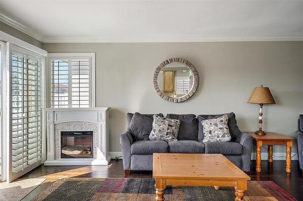 Smart TV, fireplace - HOME AWAY FROM HOME BEACH HOUSE!!! (Oceano)