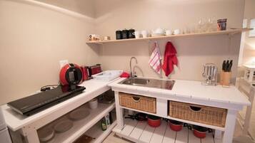 Micro-ondes, cafetière/bouilloire