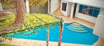BEAUTIFUL HOUSE WITH PRIVATE POOL