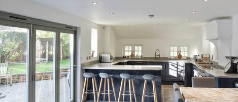 Lave-vaisselle, chaise haute