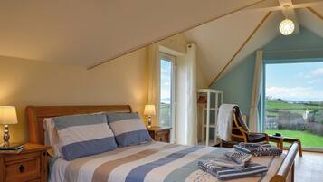 4 bedrooms, free WiFi, bed sheets