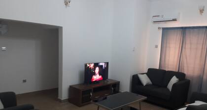 Geräumige 3 Schlafzimmer 3 Badezimmer Eigentumswohnung gut eingerichtet, um zu schmecken