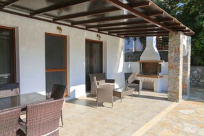 Outdoor dining - SKIATHOS ISLAND VILLAS ( VILLA3) only 2km from town (SKIATHOS)