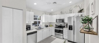 Quiet Inland Home With Pool, two Queen Beds and Grill