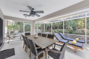 Hus - 2 queensize-sÀngar (Quiet inland home with pool, two quee) | Restaurang utomhus