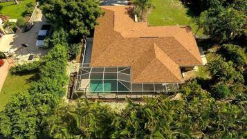 House, 2 Queen Beds (Quiet inland home with pool, two quee) | Property grounds