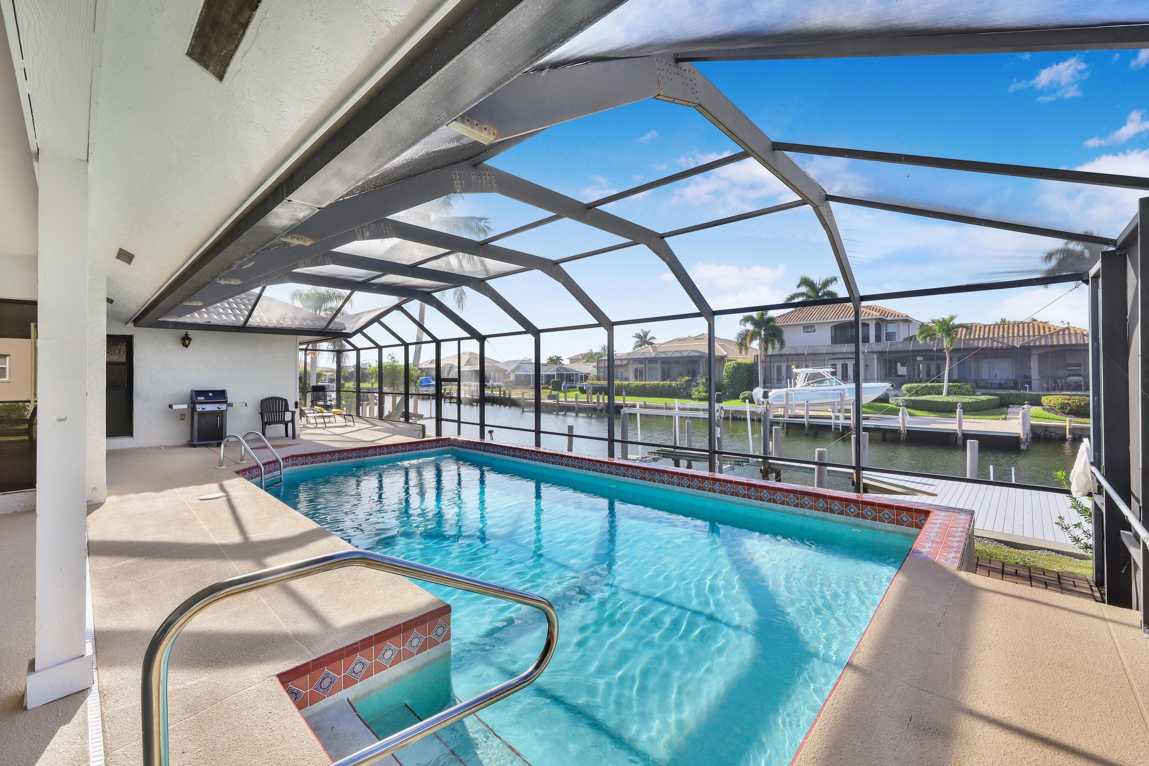 Casa, letti multipli (Quiet waterfront home with pool, dock) | Piscina | Una piscina riscaldata