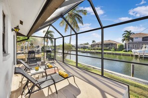 Terrace/patio - Quiet Waterfront Home With Pool, Dock and Bicycles (Marco Island)