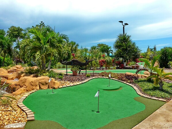 Huoneisto, useita sänkyjä (Southwinds B-2) | Golf