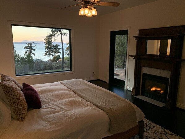 4 bedrooms, memory-foam beds, iron/ironing board, WiFi