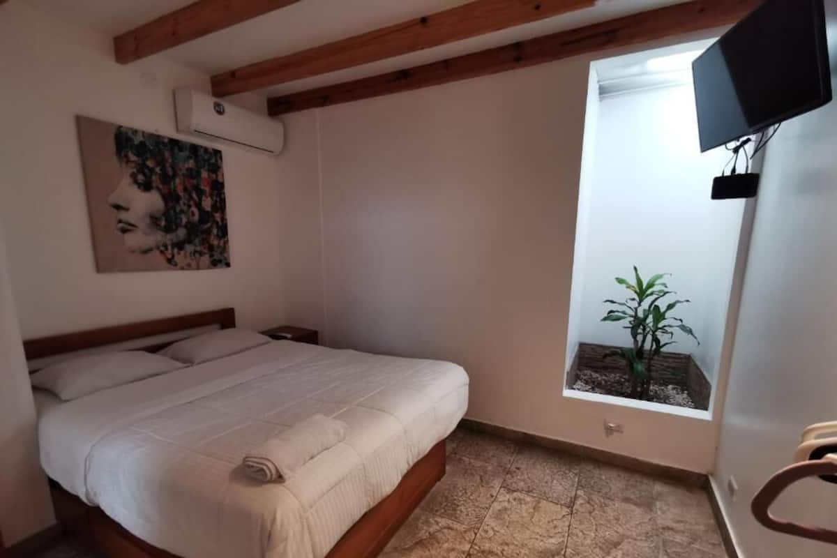 Pillowtop beds, WiFi (free)