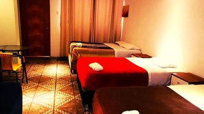 Triple Room | Pillowtop beds, free WiFi - Hs Duquesa de Villa (Lima)