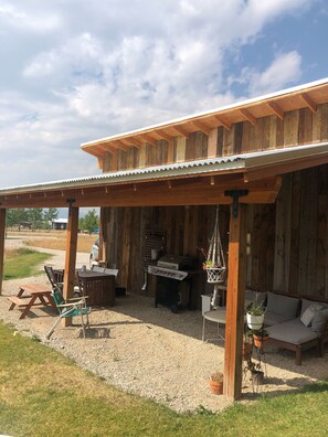 Outdoor dining - Beautiful new home in Teton Valley/ Mountainside Village (Victor)