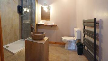 Chalet | Bathroom | Shower, towels