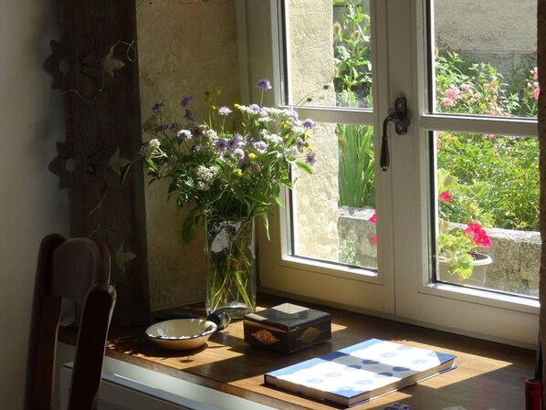 Dining - Self-catering and hotel-like services in an ancient village house (Trampot)