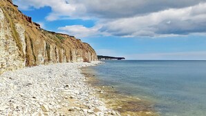 A rocky beach with cliffs and a clear sky. - Woodlands - Bridlington Links (Sewerby, near Bridlington)