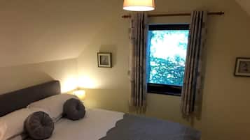 3 bedrooms, iron/ironing board, bed sheets