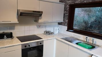 Chalet | Private kitchen | Fridge, microwave, oven, stovetop