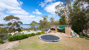 Family House, 3 Bedrooms | 2 bedrooms, individually furnished, laptop workspace, iron/ironing board