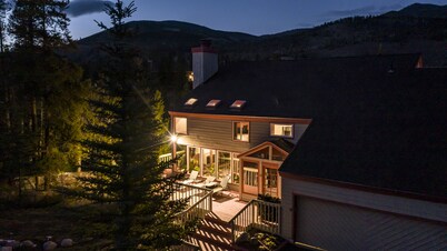 Location! Ski Lifts 5 Min, Shuttle, New Runs, Views, HotTub, Snake River, PETS