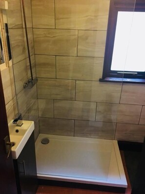 Bathroom - Primrose 17 Hot Tub (Carmarthen)