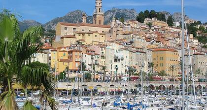 Apartment near sea and casino