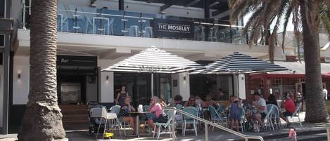 屋外ダイニングエリア