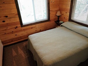 2 bedrooms, WiFi, bed sheets - Black Hills Vacation in comfort at Bighorn Vista! (Hill City)