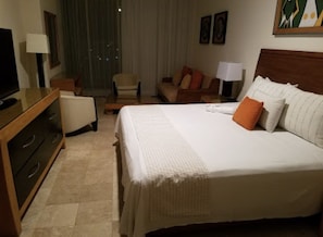 2 bedrooms, in-room safe, iron/ironing board, WiFi