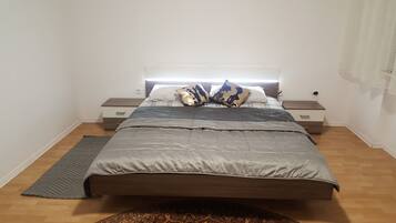 3 bedrooms, WiFi, bed sheets