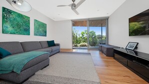Unclassified image, 3 of 24, button - Bay Vista (Blairgowrie)