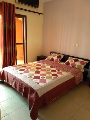 2 habitaciones y tabla de planchar con plancha 